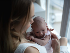 "1,000 שקל ללילה - ומישהי תקום במקומך לתינוק"