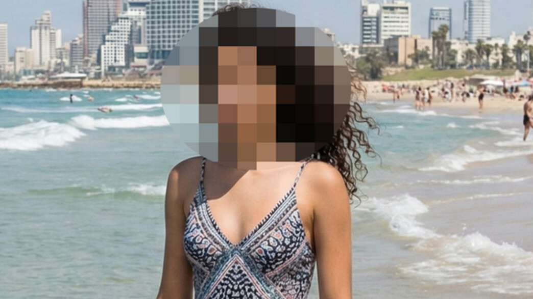 נערה בחוף הים נערה בחוף הים