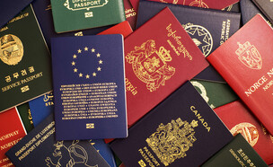 דרכונים זרים (אילוסטרציה: Sergey Shik, shutterstock)