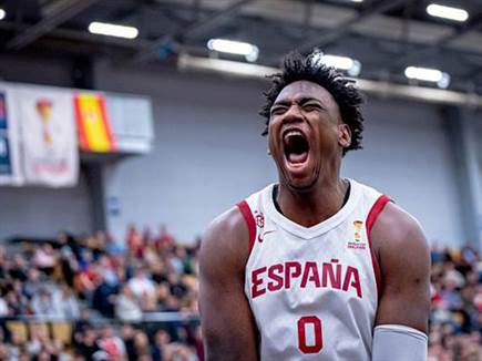 (Photo by Alberto Nevado/FIBA via Getty Images) (צילום: ספורט 5)