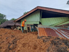 תיעוד: "רבים מהלכודים עדיין קבורים תחת בוץ ואבנים"