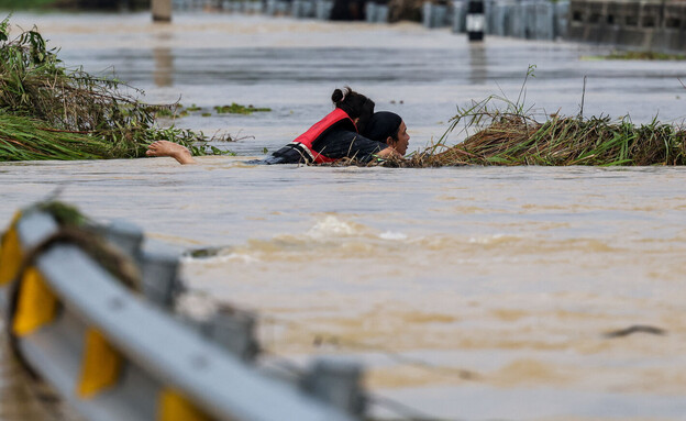 מאות נהרגו בשיטפונות בדרום תאילנד