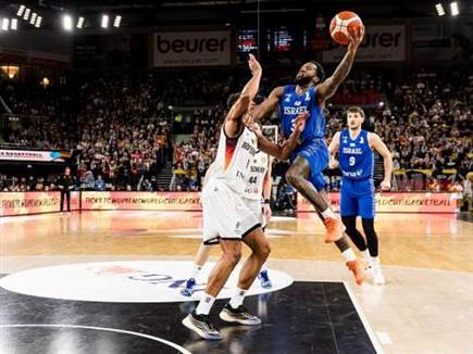 קרינגטון הצליח לספק את הסחורה (Photo by Stephanie Wunderl/FIBA via Getty Images)