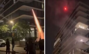 שיגור זיקוק התאורה לעבר בית מאמן מכבי ת"א