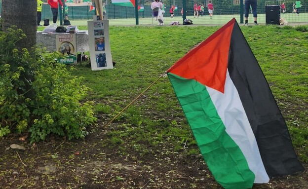 השלטים הפרו-פלסטיניים בדבלין