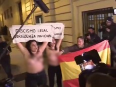 התיעוד שהסעיר את ספרד: מפגינות בעירום הותקפו מינית