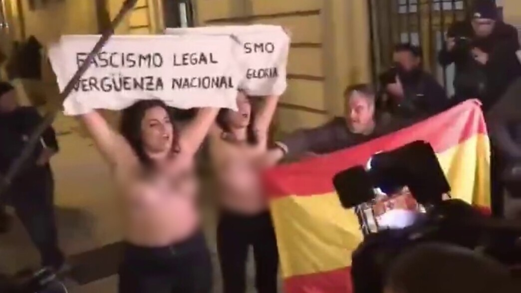 סערה בספרד: גבר תקף מינית מול המצלמות נשים שהפגינו בעירום