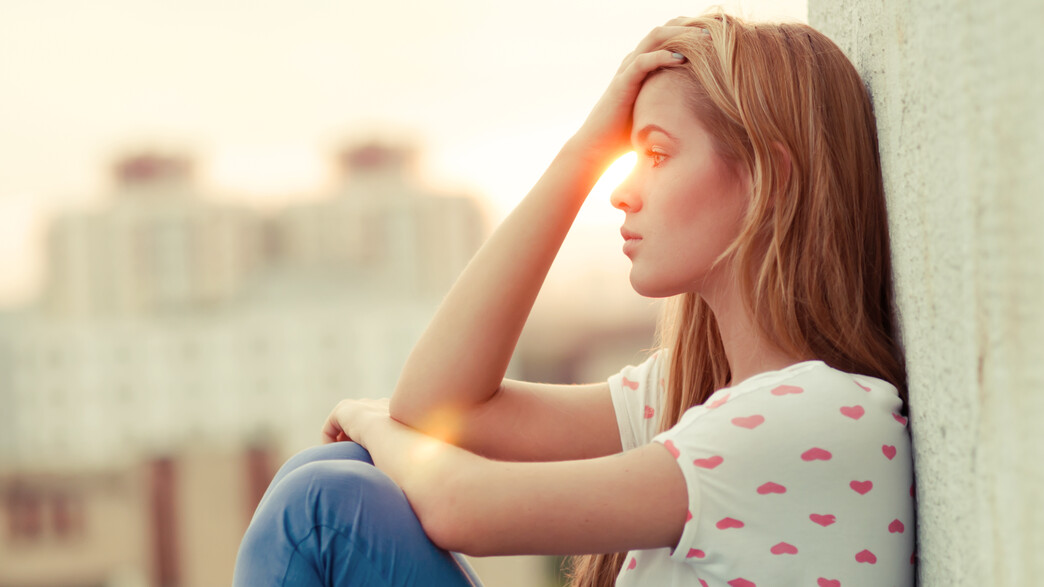 נערה עצובה נערה עצובה