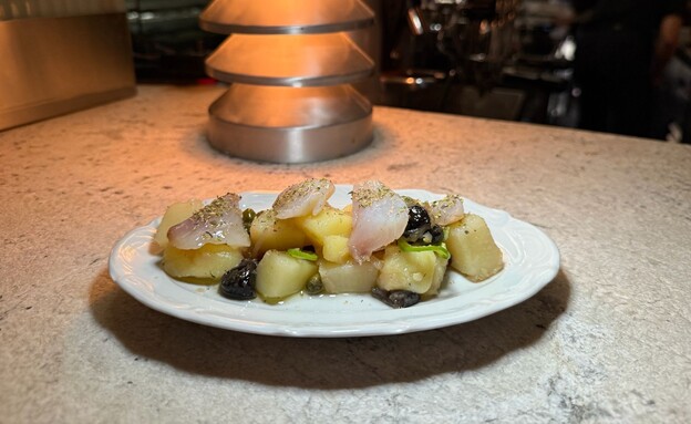 סלט תפוחי אדמה ודג כבוש