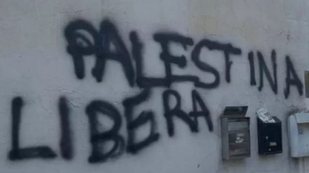 Anti-Semitic Nazi inscriptions were sprayed on a synagogue