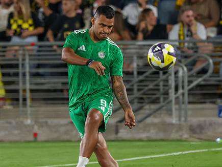 ישב בחוץ? נהואל (דני מרון) (צילום: ספורט 5)