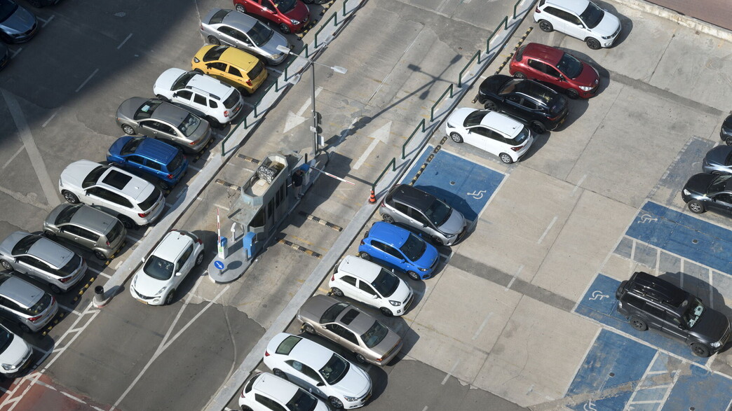 מגרש מכוניות