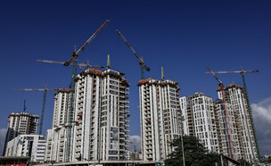 אתר בנייה אשדוד (צילום: צפריר אביוב, פלאש 90)