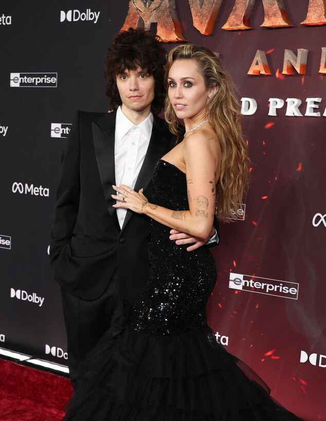 מיילי סיירוס, מקס מורנדו