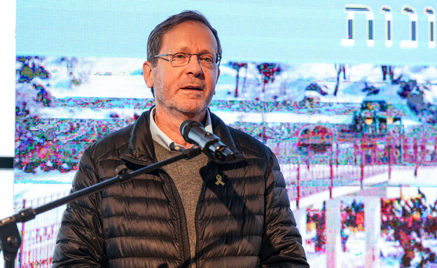 נשיא המדינה יצחק הרצוג באתר החרמון נשיא המדינה יצחק הרצוג באתר החרמון