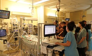 ילד מאושפז (צילום: דוברות שניידר)