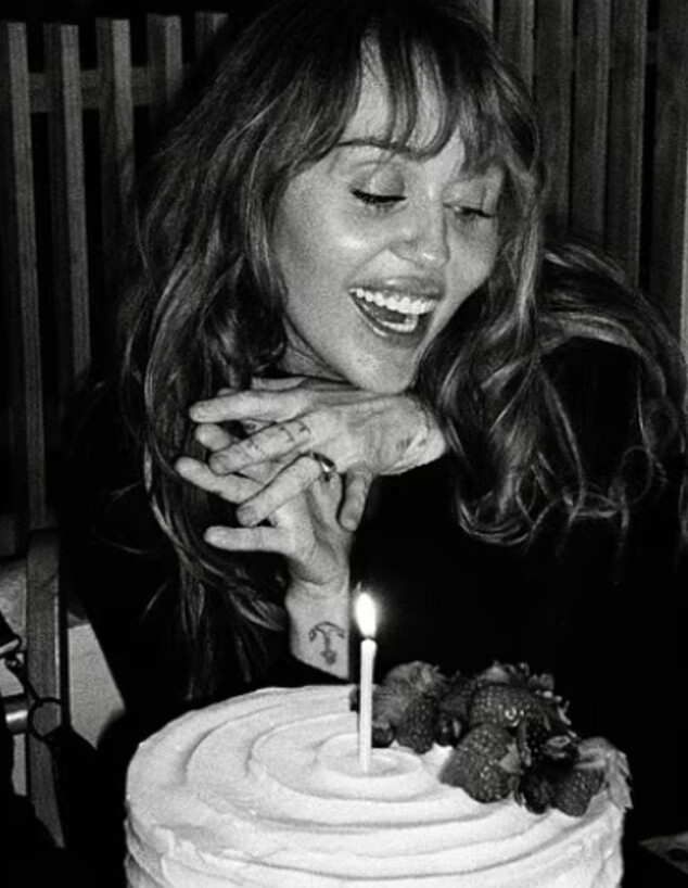 מיילי סיירוס, מקס מורנדו