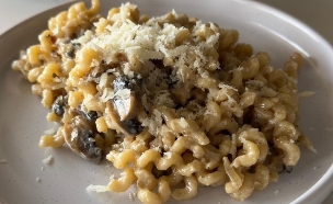 פסטה שמנת ופטריות (צילום: חנושה (בת חן שמעיה))