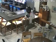 תיעוד דרמטי מהמסעדה המוכרת: "העבריינים חוגגים עלינו"