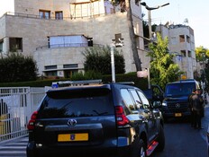 בלפור בשיפוץ? תיעוד בלעדי: שיירת רה"מ נצפתה נכנסת למעון