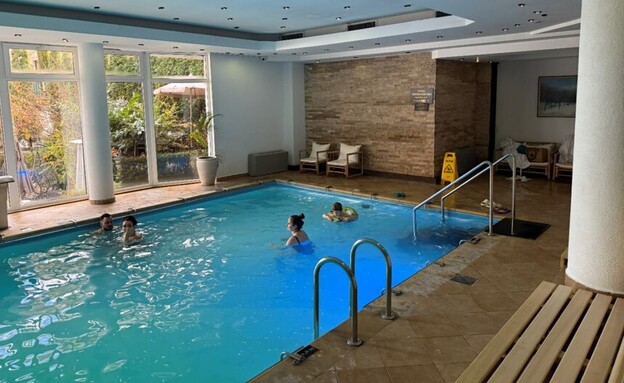 בריכת מלון סינאיה רומניה בריכת מלון סינאיה רומניה