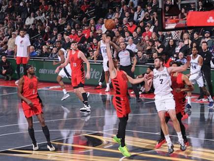 ריבאונדר מעולה (Cameron Browne/NBAE via Getty Images) (צילום: ספורט 5)
