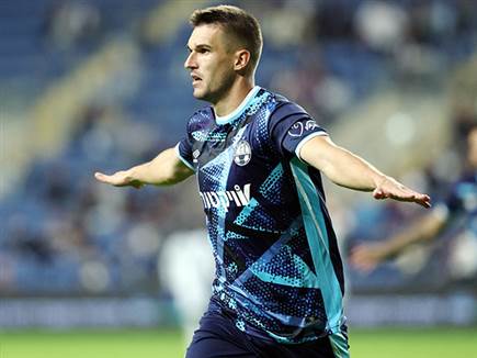 זלאטנוביץ` חגג ראשון (אלן שיבר)