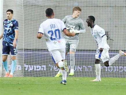 ואז טאבי הרעיד את הקהל הכחול (אלן שיבר)