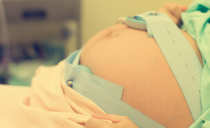 אישה בחדר לידה, אילוסטרציה. (צילום: Shutterstock)