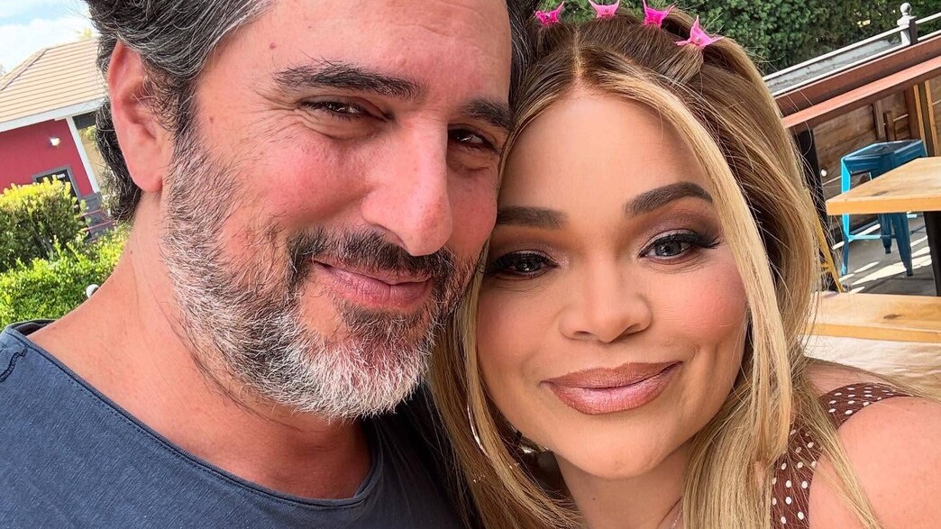 טרישה פייטס, מוזס חכמון