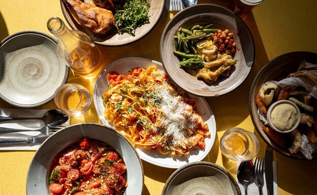 פתיחת שולחן של צהריים בסלואו דיינינג קיבוץ מורן פתיחת שולחן של צהריים בסלואו דיינינג קיבוץ מורן