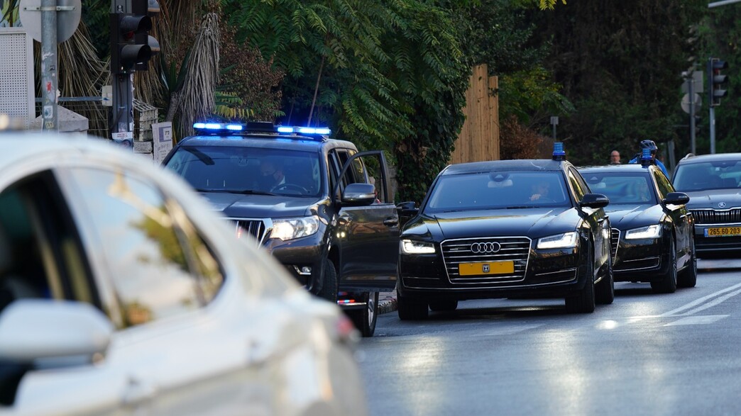 שיירת רה"מ ליד המעון בבלפור שיירת רה"מ ליד המעון בבלפור