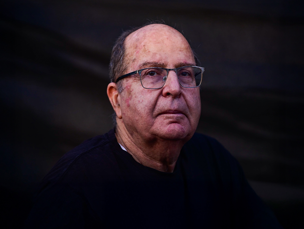 "זו לא בקשת חנינה, זו סחיטה באיומים": יעלון עולה למתקפה