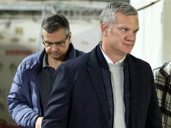 עבדו קשה מאחורי הקלעים. מנספורד ואנגלידיס (אלן שיבר) (צילום: ספורט 5)