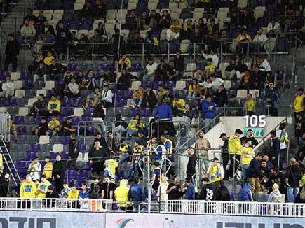 יציע 10-11 לא מלא (אלן שיבר) (צילום: ספורט 5)