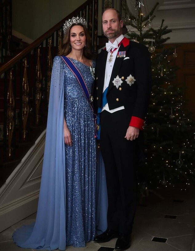 קייט מוציאה את הכתר