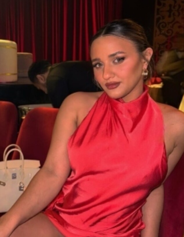 עדן בן זקן לובשת מיני