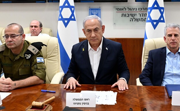 ראש המוסד, דדי ברנע, רה"מ, בנימין נתניהו והמזכיר ה (צילום: אבי אוחיון, לע"מ)