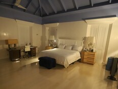 יותר מ-100 תיעודים נחשפו: הצצה לאי הפרטי של עבריין המין