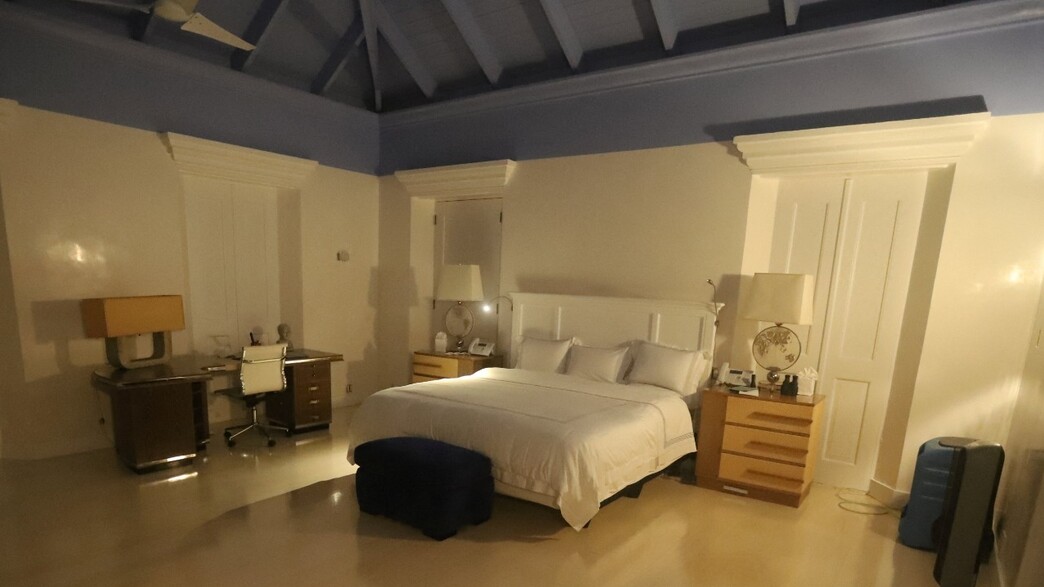 "אי הפדופילים" של אפסטין "אי הפדופילים" של אפסטין