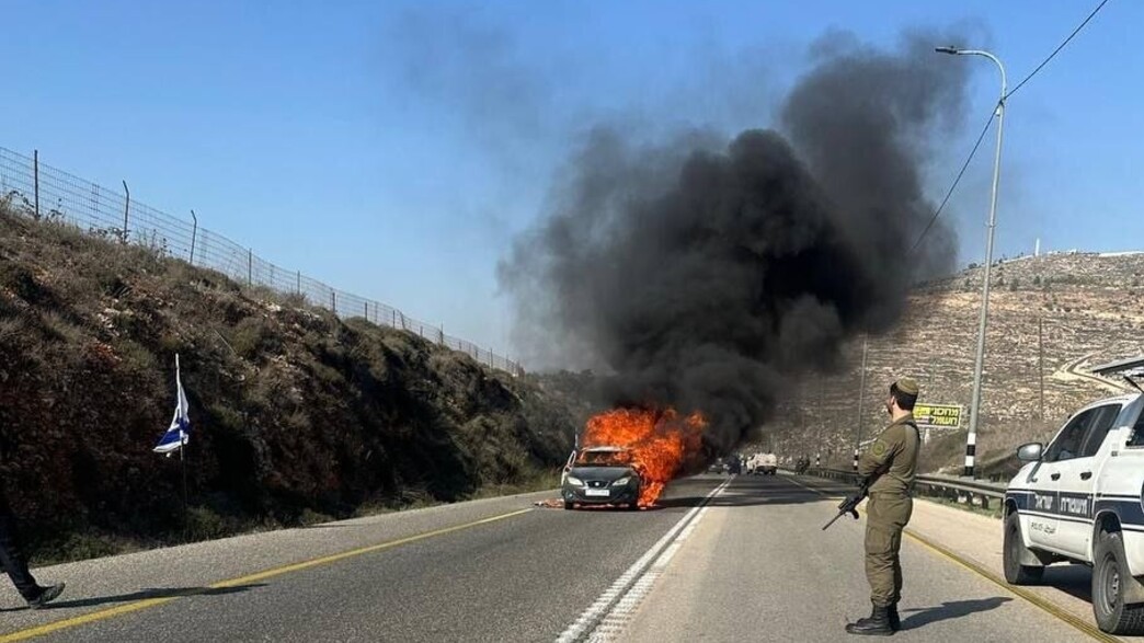 רכב פלסטיני הוצת סמוך לשילה בכביש 60 רכב פלסטיני הוצת סמוך לשילה בכביש 60
