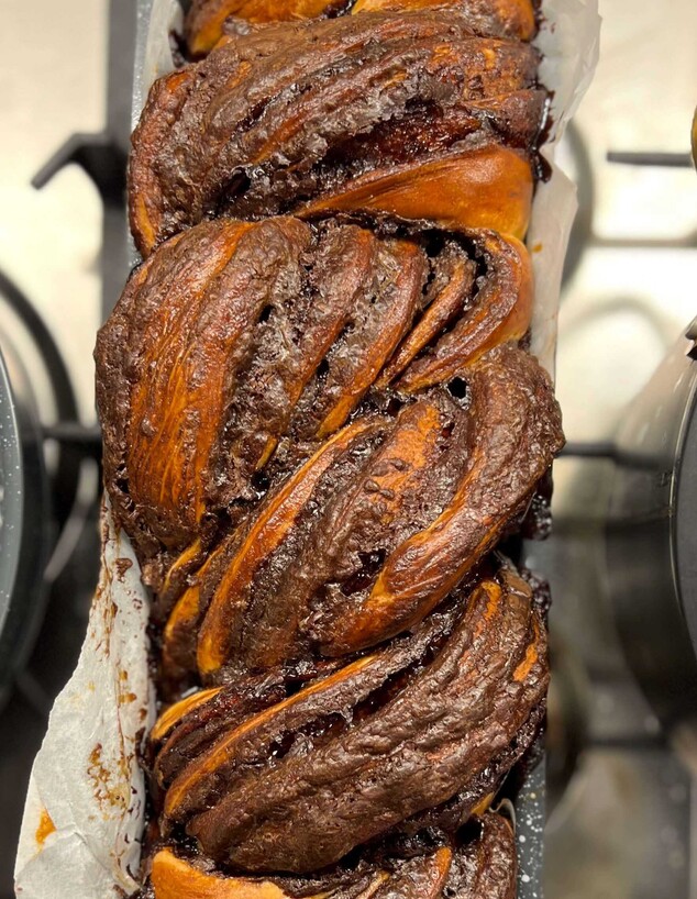 מאותו הבצק - עוגת שמרים (צילום: עדי קלינגהופר)