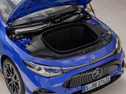 עד 778 ק“מ לטעינה והספקים של עד 349 כ“ס, ותא מטען קדמי של 101 ליטר (צילום: ספורט 5)