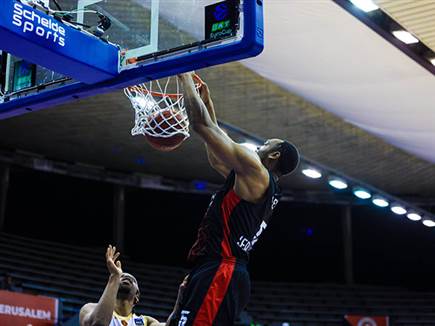 שייטו בקלילות: 66:98 לירושלים על ונציה