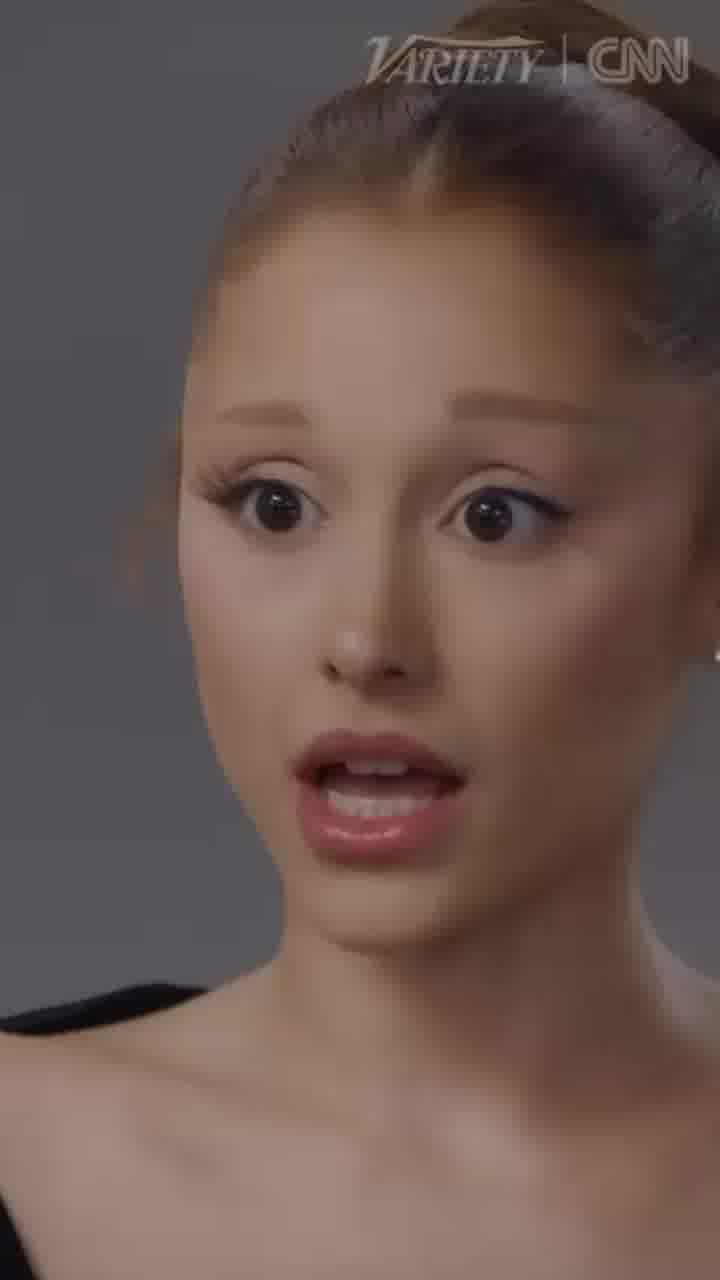 ״התחננתי לאודישן״: אדם סנדלר שומע לראשונה את סיפור אריאנה ו״וויקד״