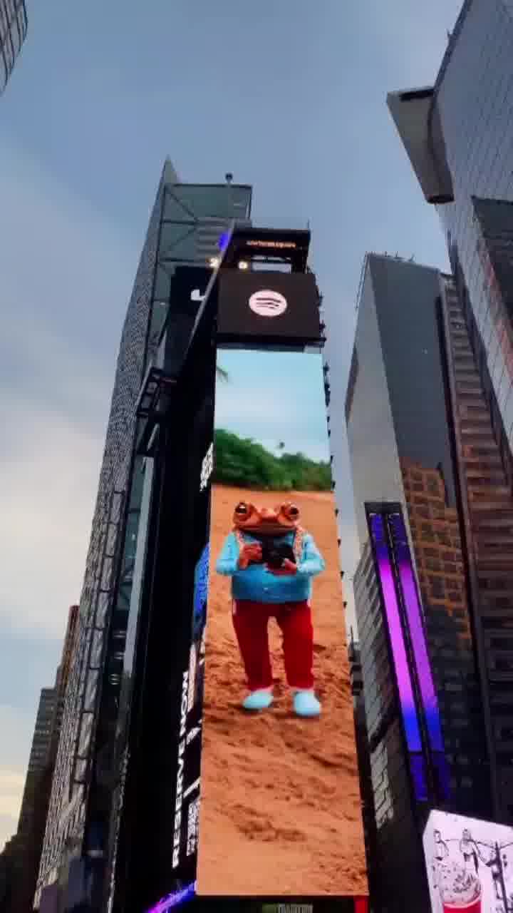 גם בטיימס סקוור בניו יורק חוגגים את ההישג הענק של באד באני