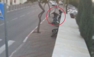 התקיפה האכזרית בשכונת רמות בירושלים (צילום: דוברות המשטרה)