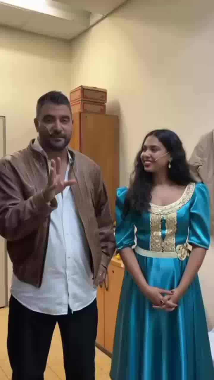 משה פרץ על סגירת המעגל על הבמה עם ליבי פנקר, תלמידתו מ״בית הספר למוזיקה״ במחזמר על עופרה חזה