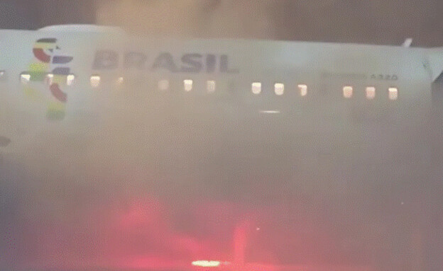 מטוס עולה באש (צילום: רשתות חברתיות)