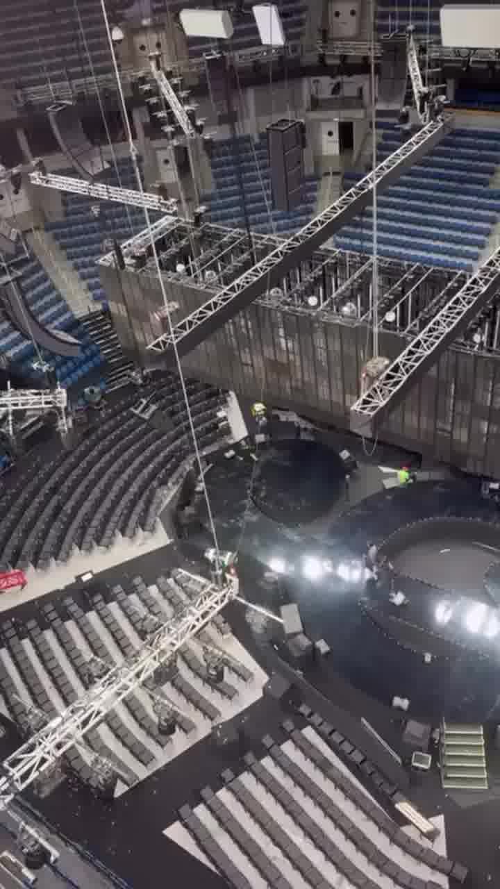 הבמה כמעט מוכנה: ההכנות למופע נקסט בעיצומן